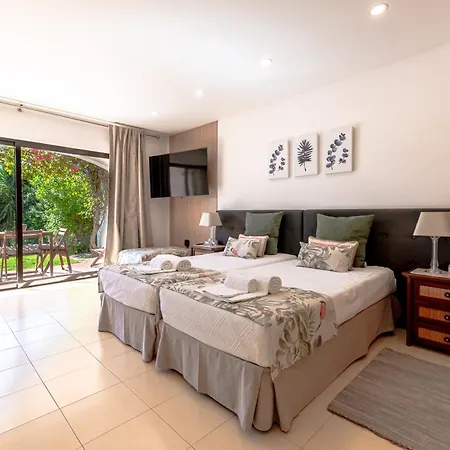 Apartment Seacoast Retreat With Pool And Access By Drago Albufeira