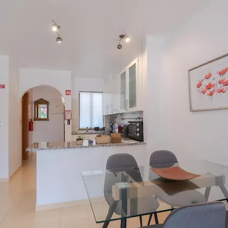 아파트 Seacoast Retreat With Pool And Access By Drago