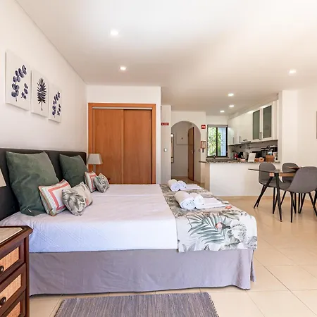 Apartamento Seacoast Retreat With Pool And Access By Drago